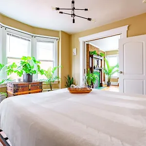  Holiday home Prime Location Rated Free Parking Clean United States